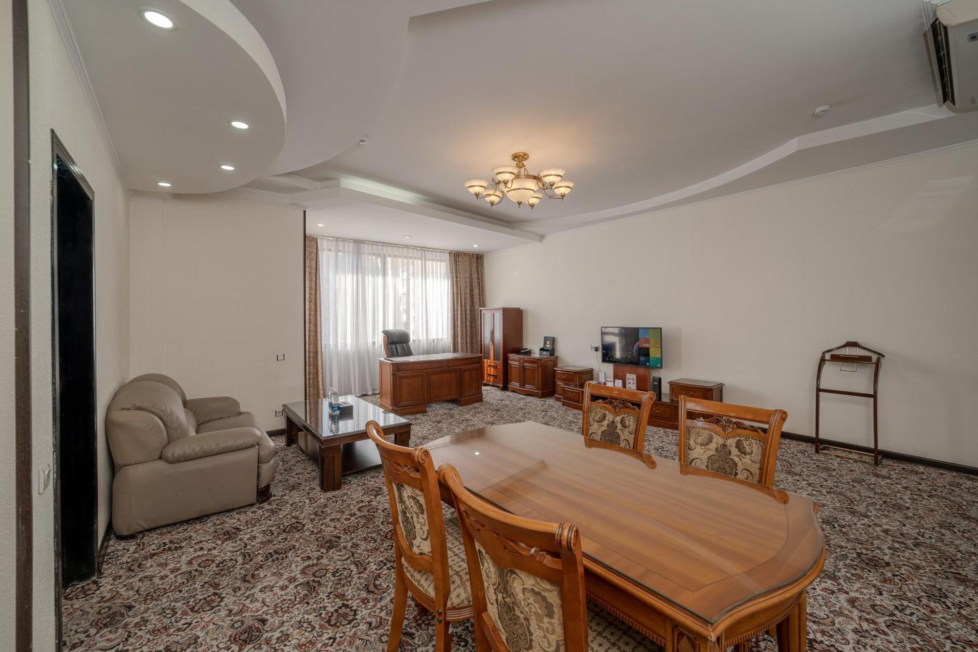 Jannat Regency Bishkek Exterior foto
