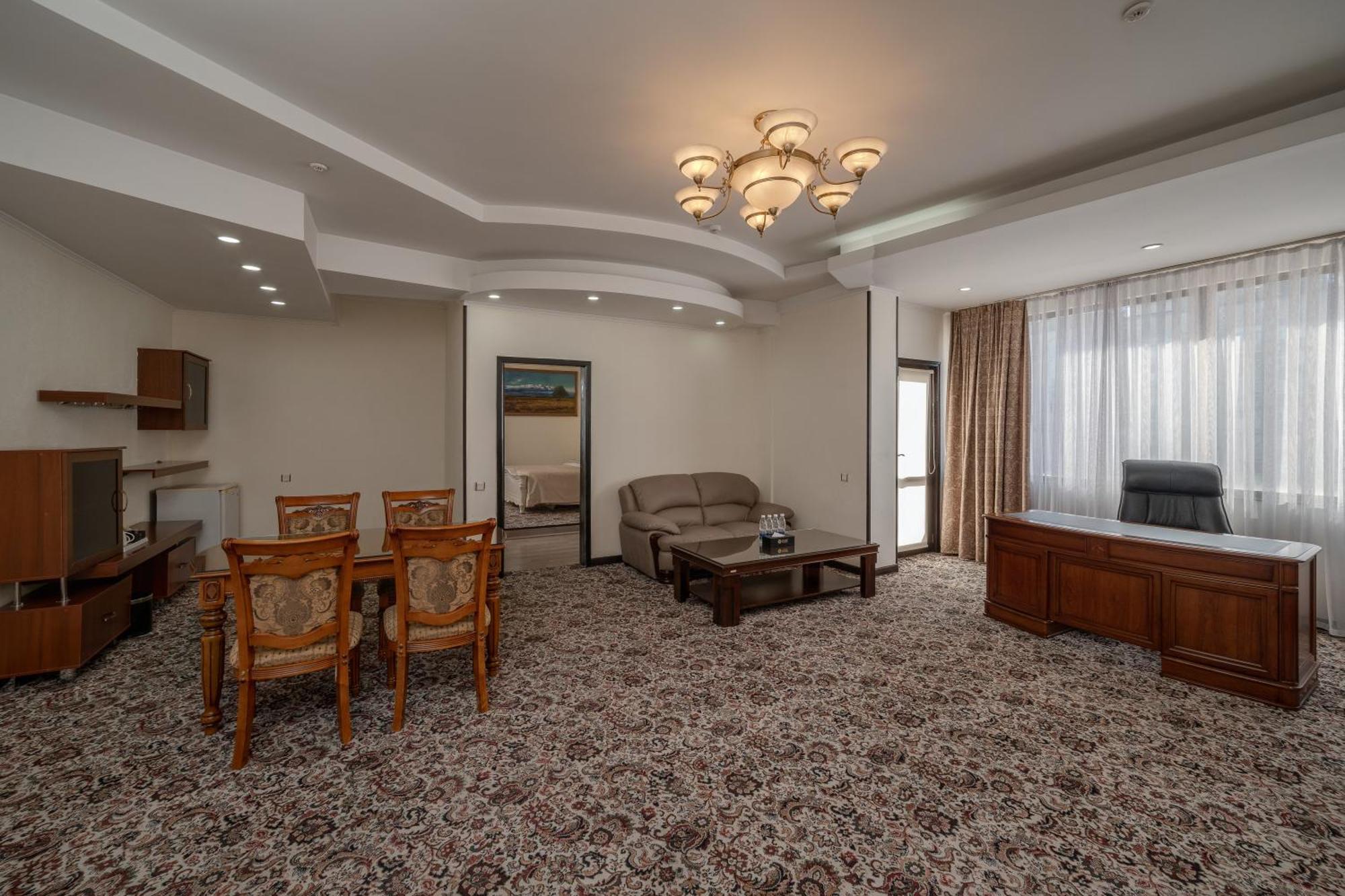 Jannat Regency Bishkek Exterior foto
