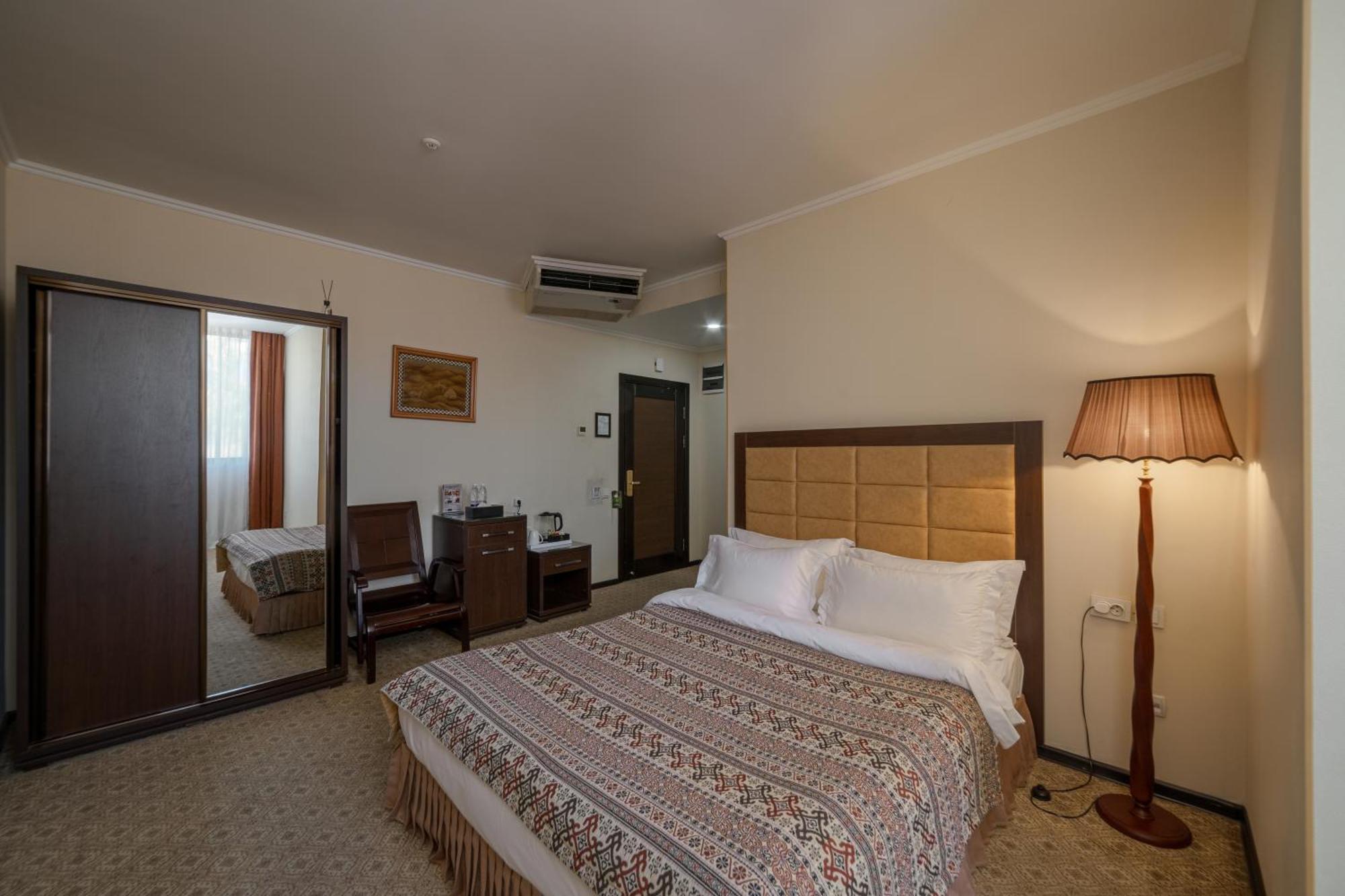 Jannat Regency Bishkek Exterior foto