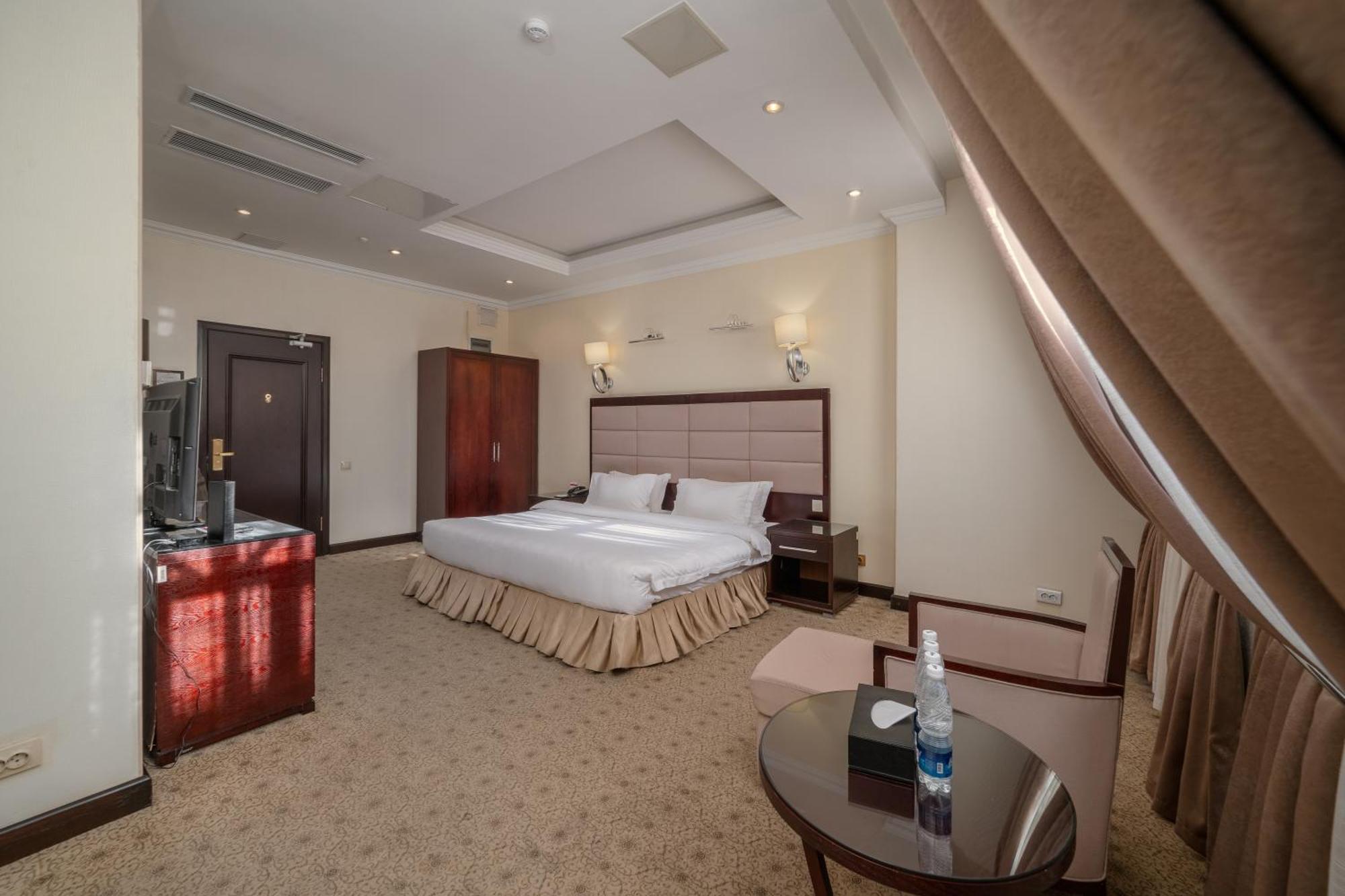 Jannat Regency Bishkek Exterior foto